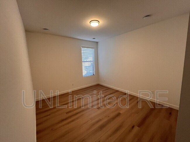 Building Photo - 5705 E Cannon Pl