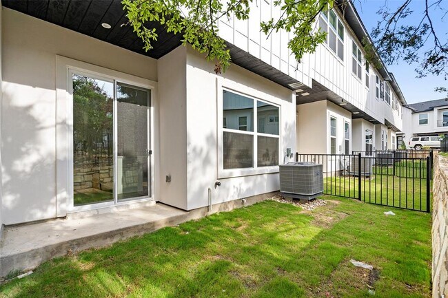 Building Photo - 12001 Vista Parke Dr