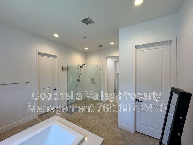 Building Photo - 74635 Tesla Dr