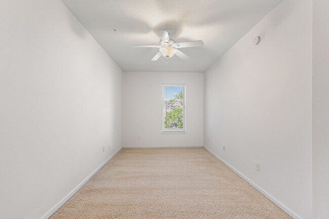 Building Photo - Beautiful Wolf Creek condo available now!