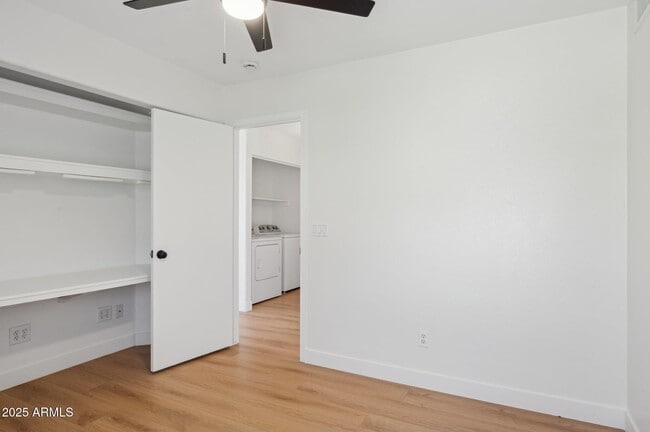Building Photo - 2131 S Peppertree Dr
