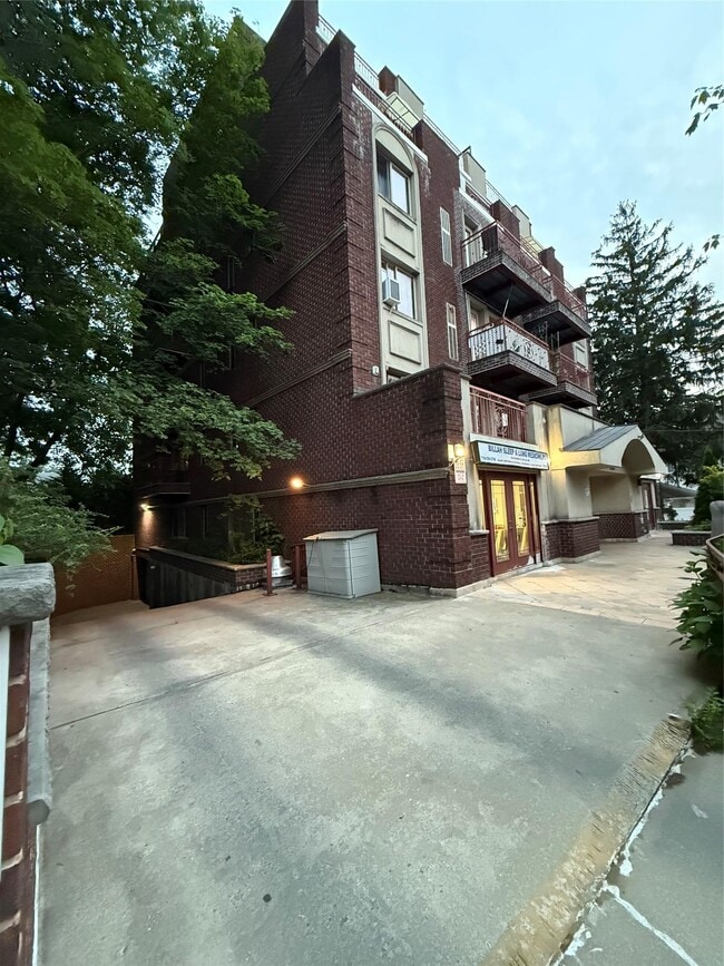 Building Photo - 170-12 Highland Ave
