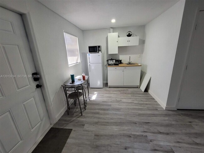 Building Photo - 4201 SW 32nd Dr