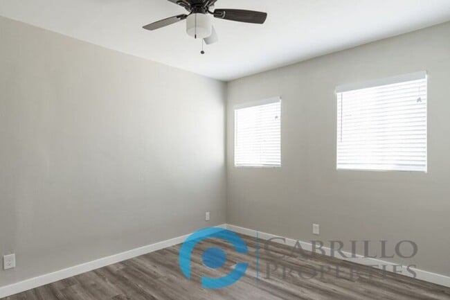 Building Photo - 4851 Mansfield St