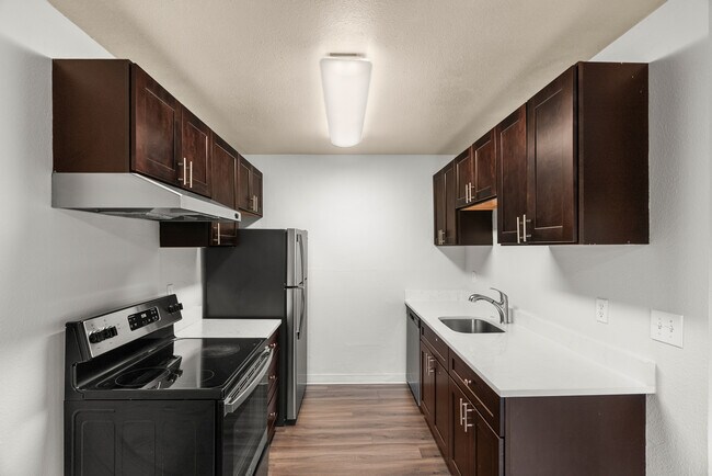 2 Bed 1 Bath Deluxe - 820 Sq. Ft. - University Crossing Apartments