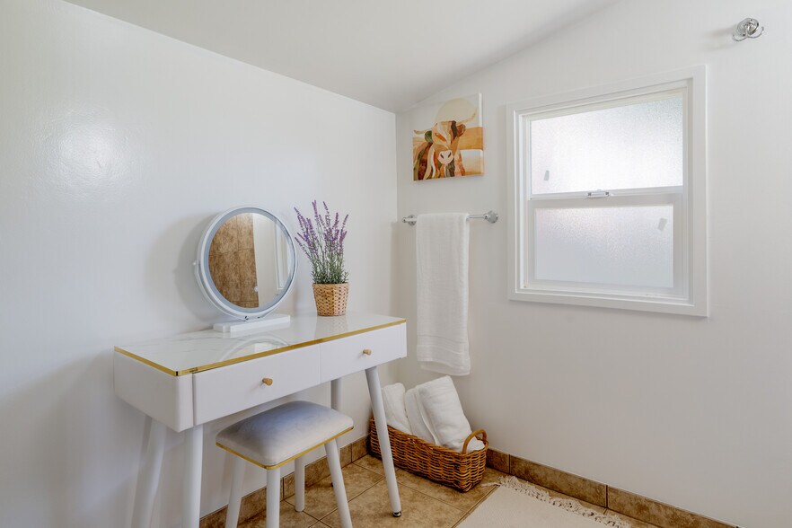 Building Photo - 273 W Carmel Valley Rd