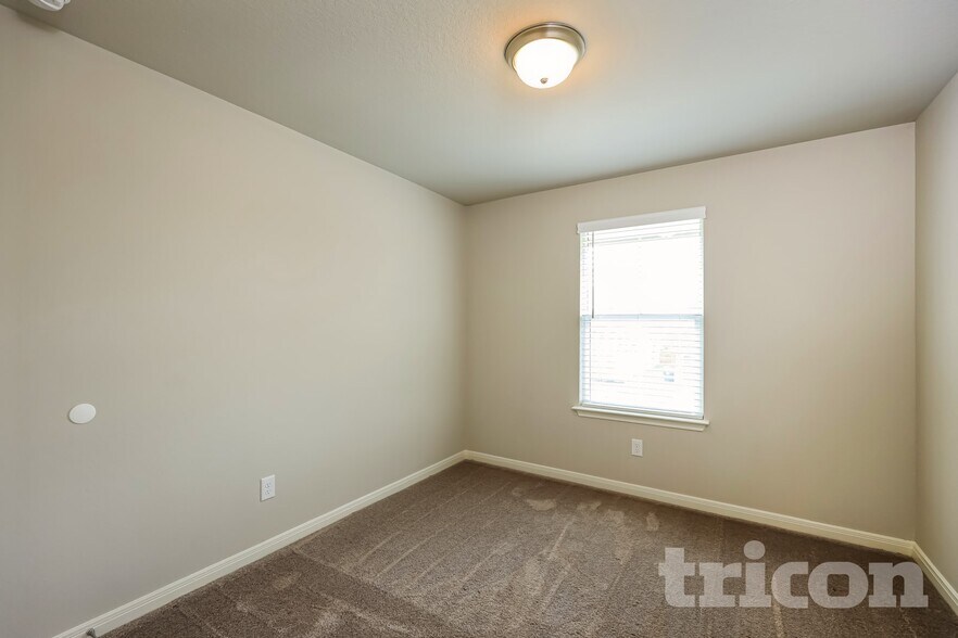 Building Photo - 13507 Paxton Blvd