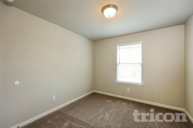 Building Photo - 13690 Paxton Blvd