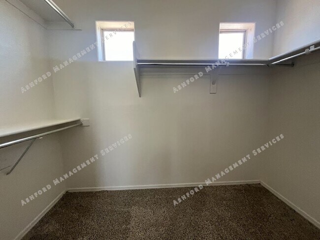 Building Photo - BEAUTIFUL 3 BEDROOM 2 BATHROOM HOME IN GLE...