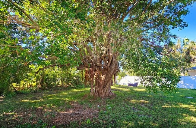 Building Photo - 3310 Lexington St