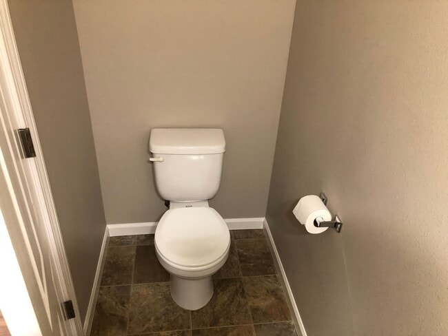Building Photo - Newer 4 bed 2.5 bath duplex