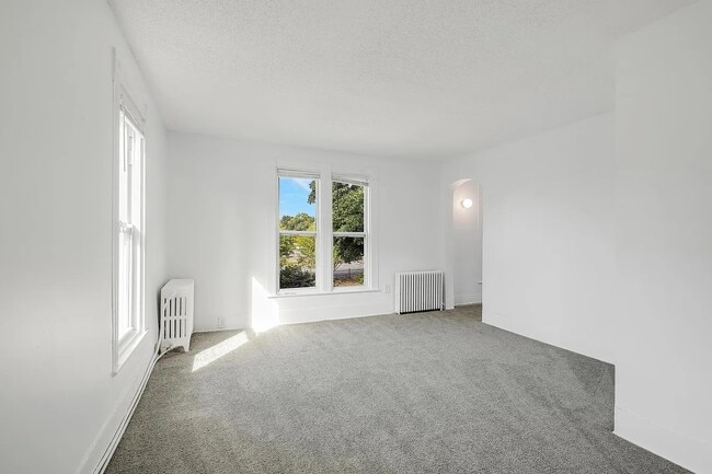 Building Photo - 2124 Fremont Ave N