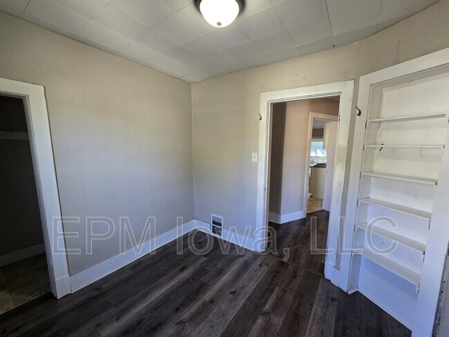 Building Photo - 437 1/2 Riehl Street