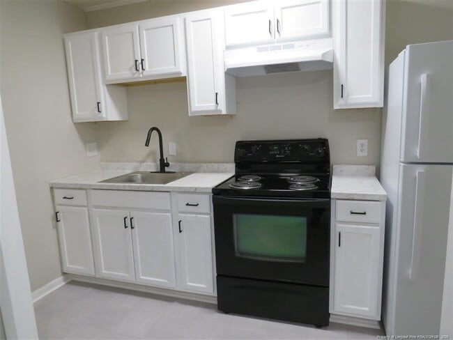 Building Photo - 210 Colonial Dr