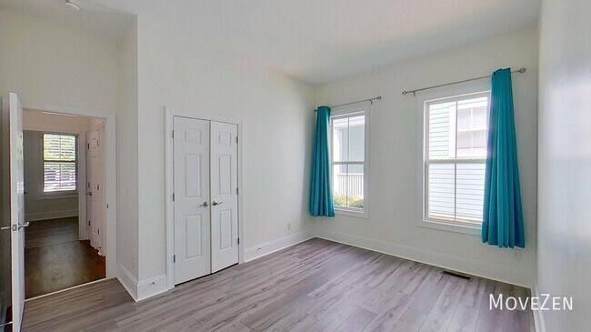 Building Photo - 17011 Hedgerow Park Rd