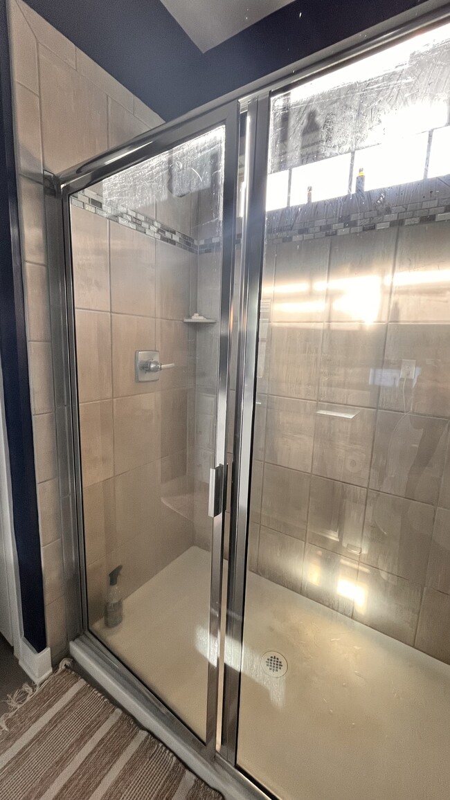 Main-walk in bathroom shower-3rd floor - 4424 Carteret St