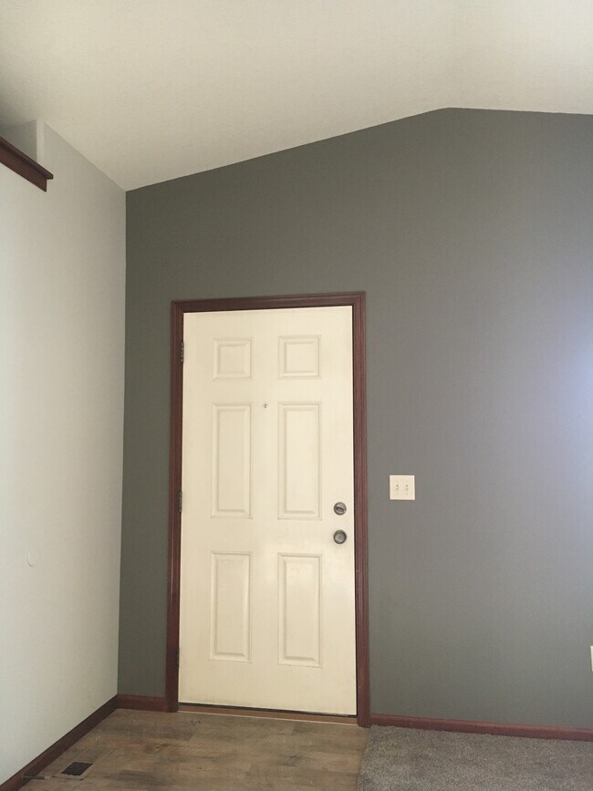 Building Photo - 508 S Whitewood Ave