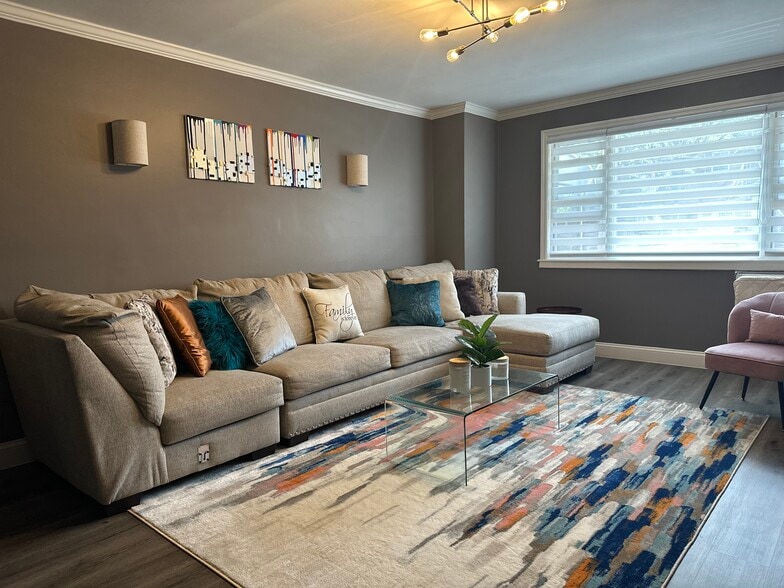 Building Photo - 37 Paerdegat 6th St