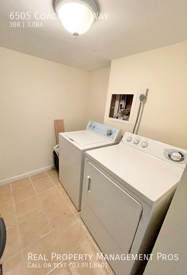Building Photo - 6505 Coachleigh Way
