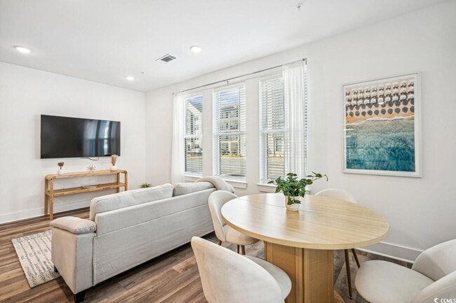 Building Photo - 331 Pickwick Dr