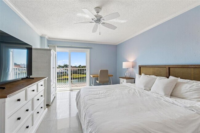 Building Photo - 719 Pinellas Bayway S
