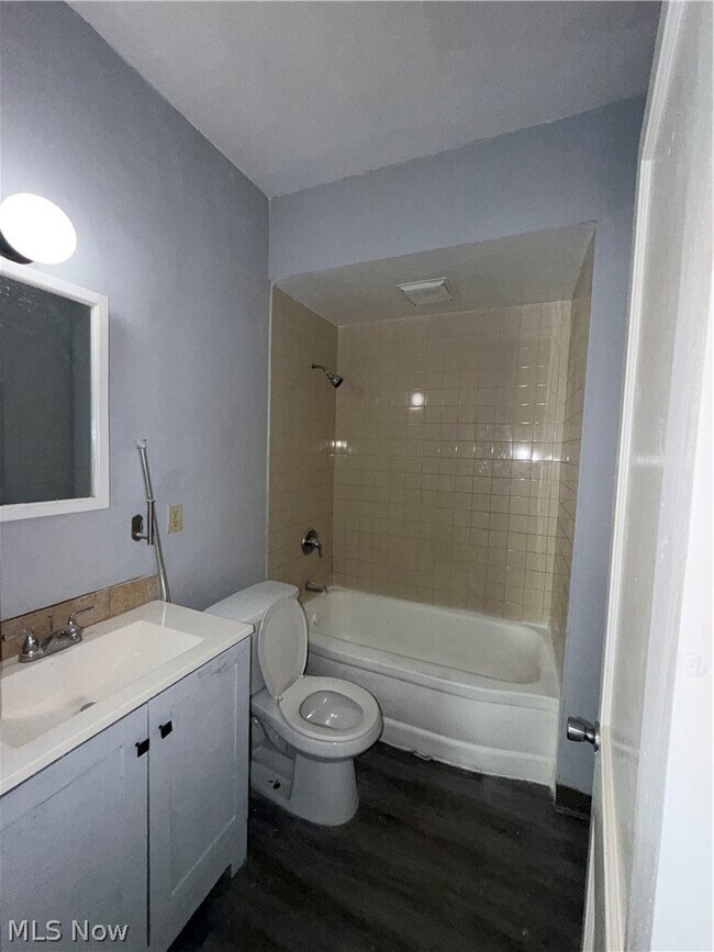 Building Photo - 11721 Hamlen Ave