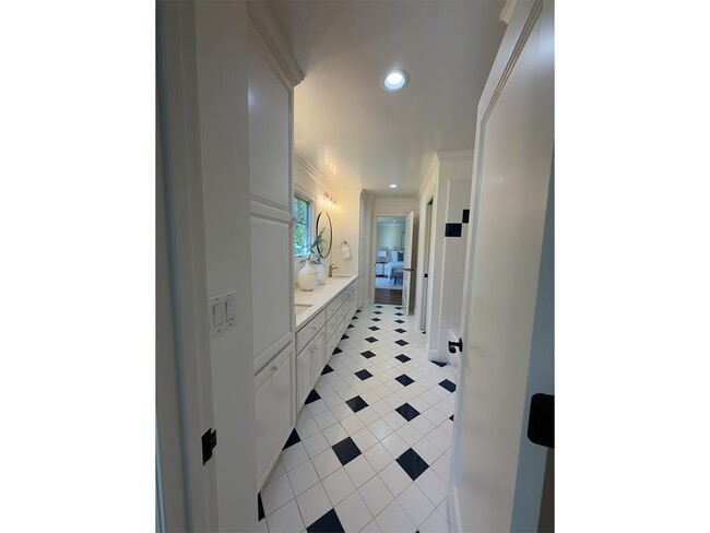 Building Photo - 2 Callado Way