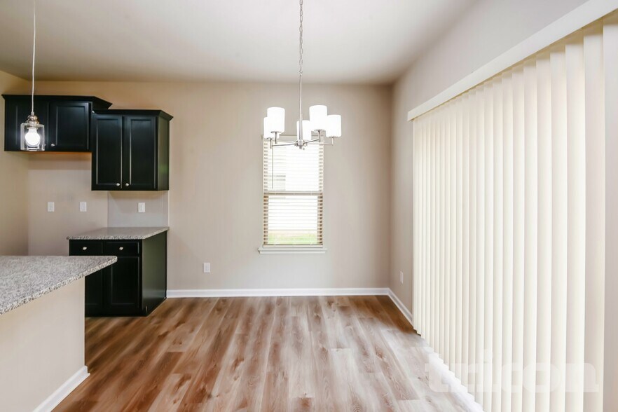 Building Photo - 139 Spring Knoll Dr