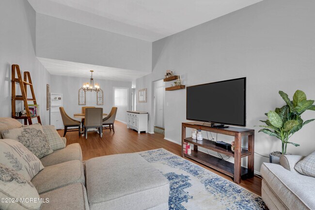 Building Photo - 8 Fern Ct