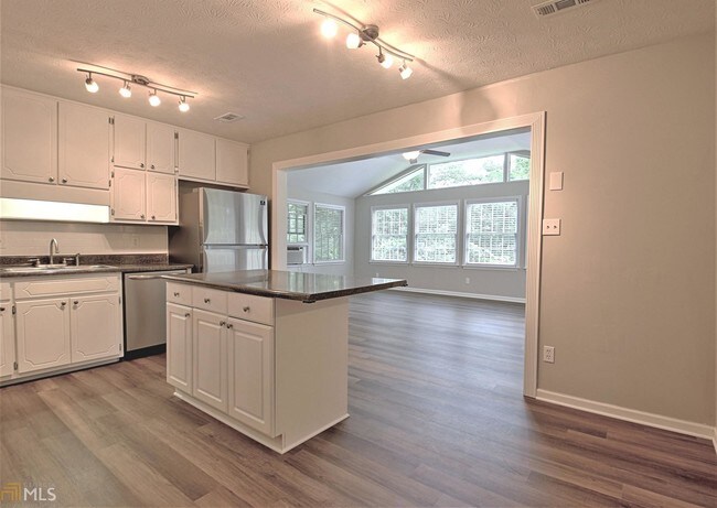 Building Photo - 408 Ironwood Way