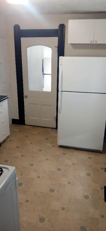 Building Photo - 606 Dodge St