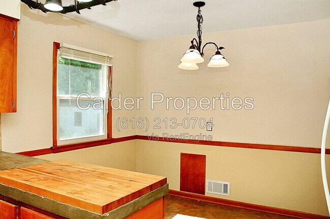 Building Photo - 1317 Herrick Ave NE
