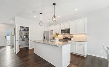 Building Photo - 6947 Royal Hunt Ridge Dr