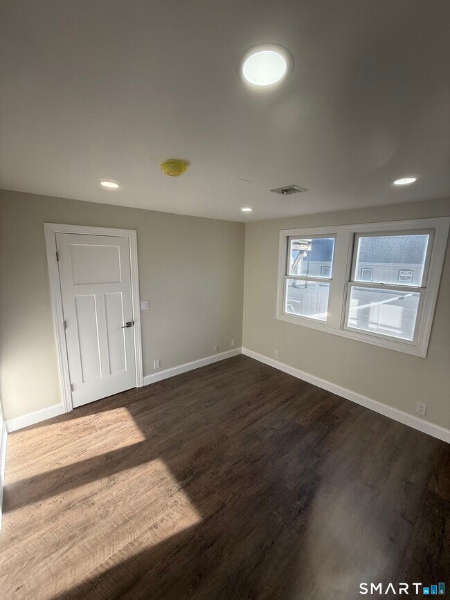 Building Photo - 8-10 S Broad St