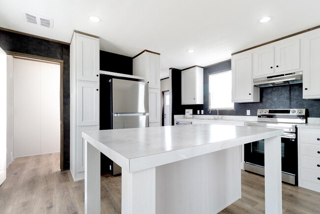 Primary Photo - 750 Silent Valley Rd