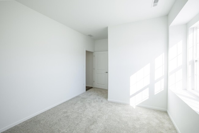 Building Photo - 6052 E 116th Pl