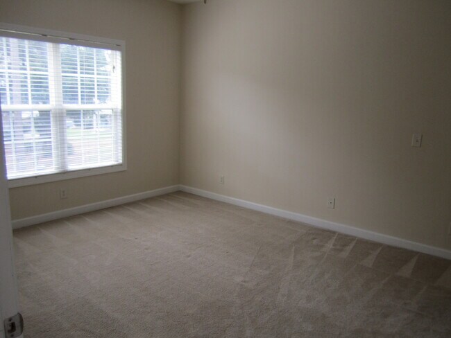 Building Photo - R908-707