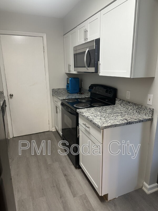 Building Photo - 105 Thornwell Ct