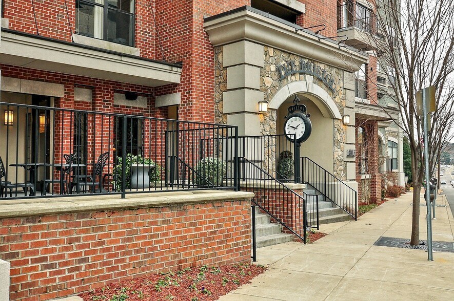 Building Photo - 1803 Broadway