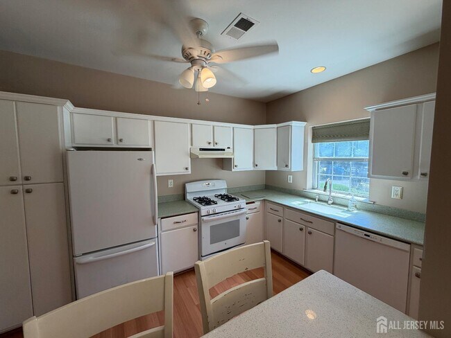 Building Photo - 3081 Cypress Ct