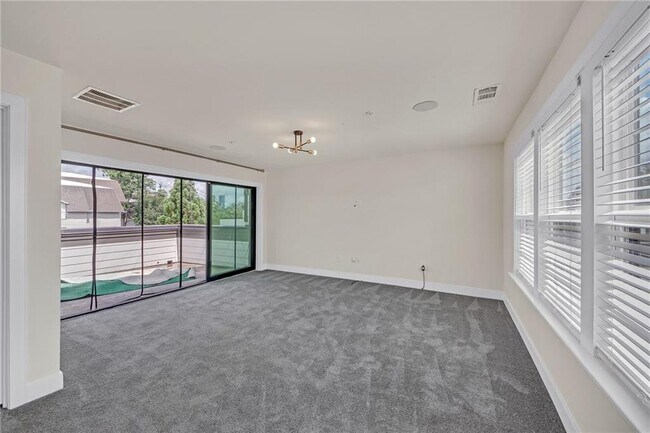 Building Photo - 860 Stonehill Ln