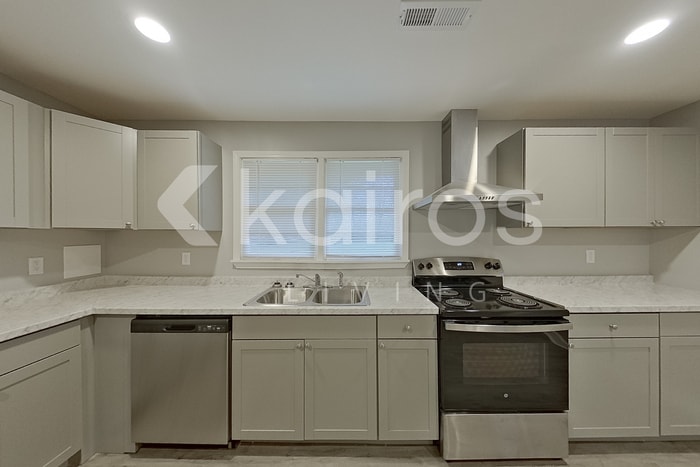 Building Photo - 1309 18th Ave N