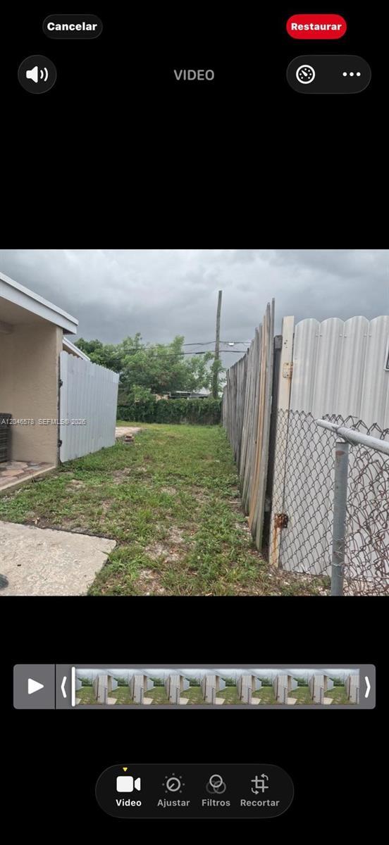 Building Photo - 5720 SW 38th Ct