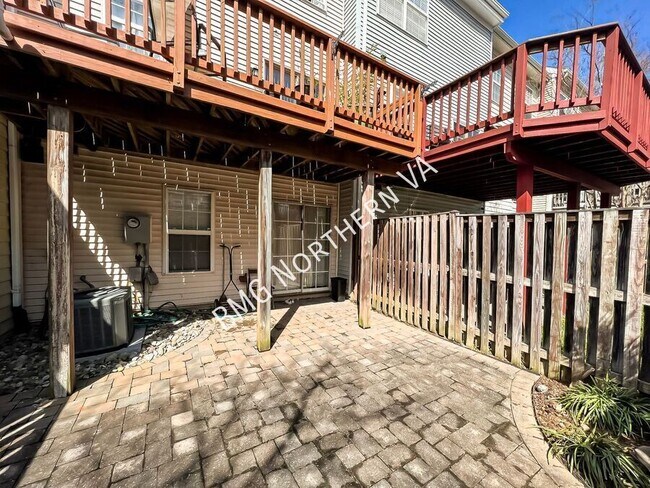 Building Photo - 110 Cahill Dr