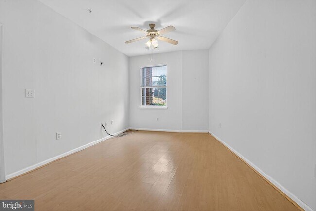 Building Photo - 12905 Centre Park Cir