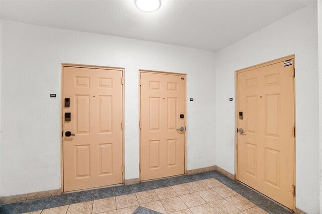 Building Photo - 471 NE 25th St