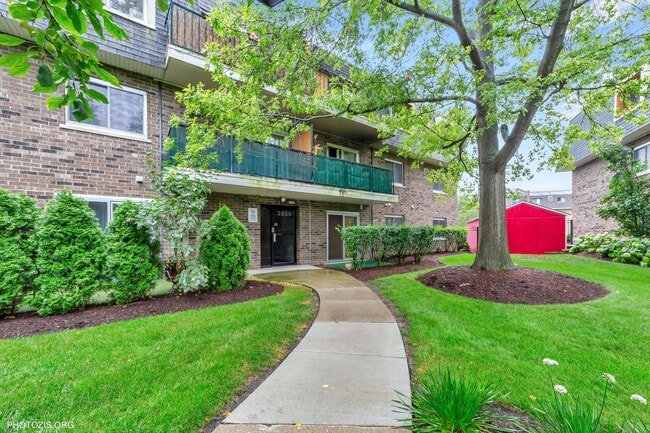 Building Photo - 3856 S Parkway Dr
