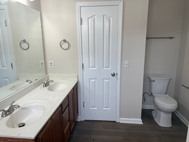 Building Photo - 1240 Shannon Ln