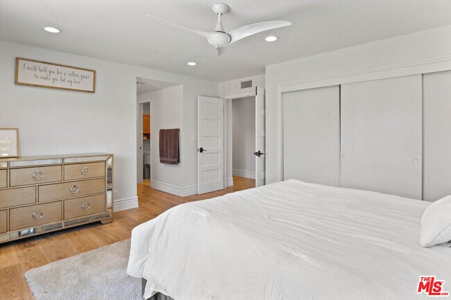 Building Photo - 176 Longfellow St