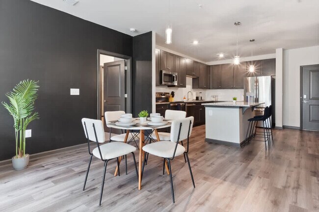 Building Photo - 1540 Dunn Rd